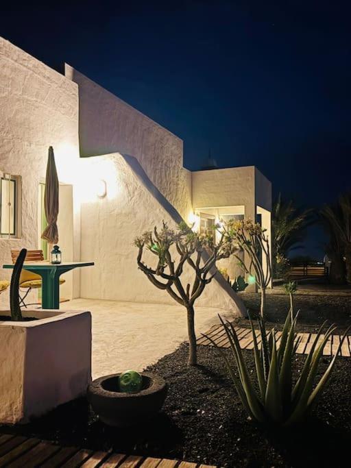 Casa Kira Camarote, Macher Tias
